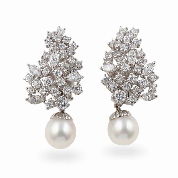 Orecchini pendenti con diamanti e perle coltivate