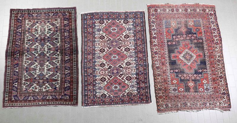 Lotto di tre tappeti due Caucaso prima metà XX secolo, uno sud Persia fine XIX inizio XX secolo  - Asta Tappeti | Cambi Time - Cambi Casa d'Aste