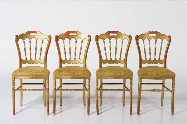 Gruppo di quattro sedie in legno dorato