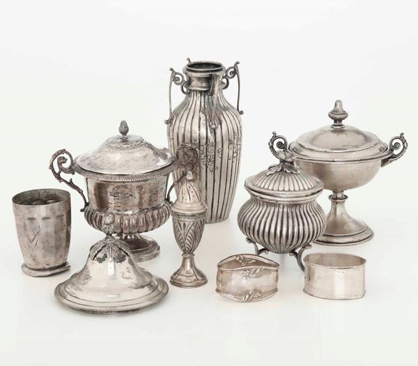 Insieme di oggetti in argento. Argenteria italiana del XX secolo