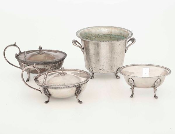 Insieme di oggetti in argento. Argenteria italiana del XX secolo