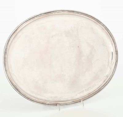 Vassoio Ovale in Argento. Argenteria Artistica Italiana del XX Secolo. Argentiere Ricci & C. Ales...