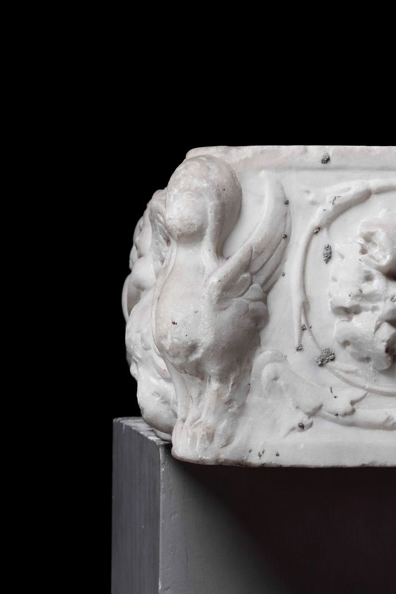 Lavabo da Sacrestia. Marmo. Lapicida Rinascimentale Italiano del XV Secolo