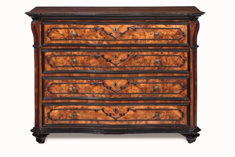 Cassettone lastronato in noce e radica di noce. Lombardia, XVIII secolo  - Auction Italian Mansions - Cambi Casa d'Aste