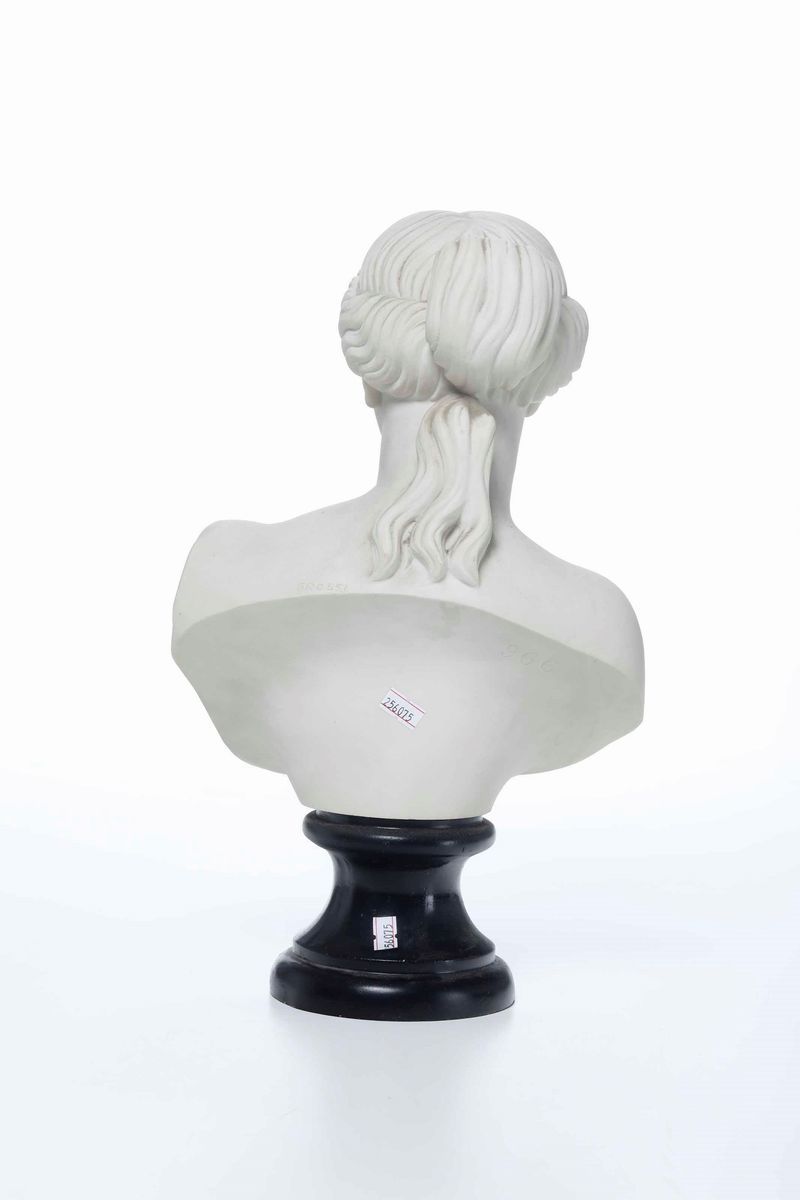 Busto Femminile in Biscuit su Base in Legno Tornito