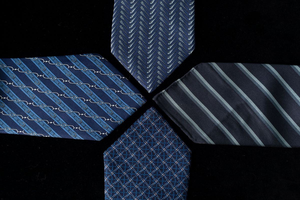 Lotto di 4 Cravatte in Seta Hermes Fondo Blu