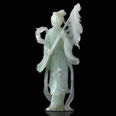 Figura di Fanciulla con Stendardo Scolpita in Giada Bianca, Cina, Repubblica, XX Secolo