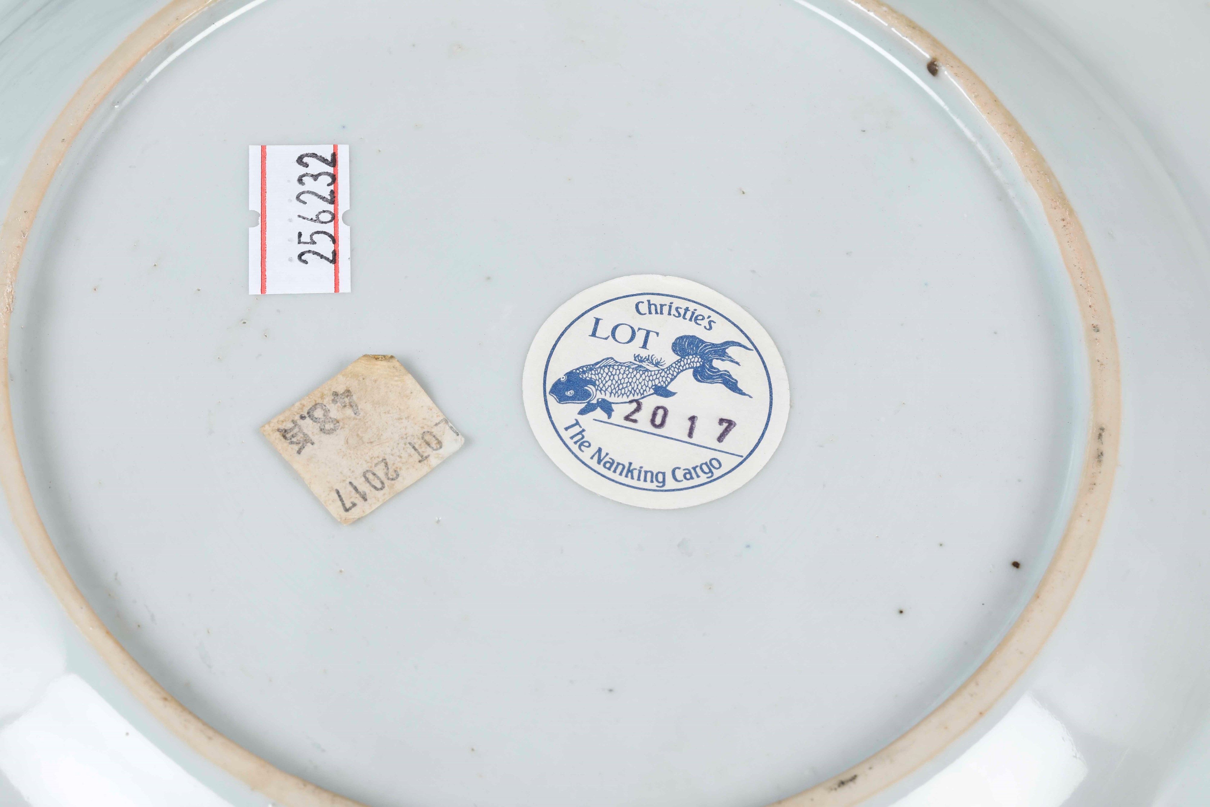 Dieci Piatti in Porcellana Imari Raffiguranti Paesaggi e Soggetti Naturalistici, Cina, Dinastia Q...