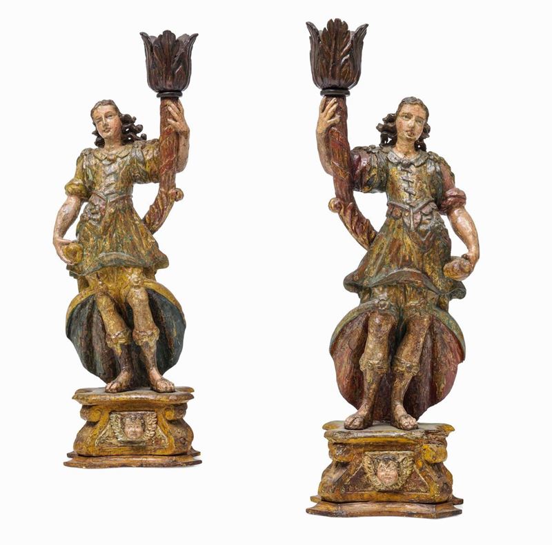 Coppia di sculture reggicero in legno laccato e dorato. Arte lombarda del XVII secolo  - Asta Dimore Italiane - Cambi Casa d'Aste