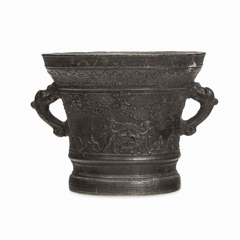 Mortaio. Bronzo fuso a patina scura. Fonditore italiano del XVIII secolo  - Asta Scultura e Oggetti d'Arte - Cambi Casa d'Aste