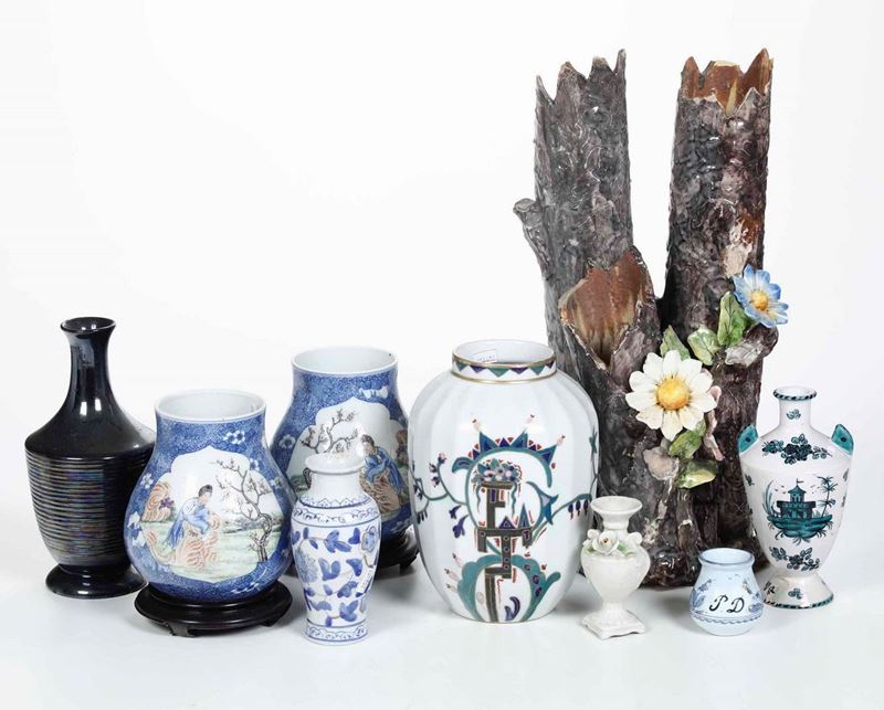 Lotto di nove vasi in ceramica  - Asta Antiquariato Ottobre | Cambi Time - Cambi Casa d'Aste