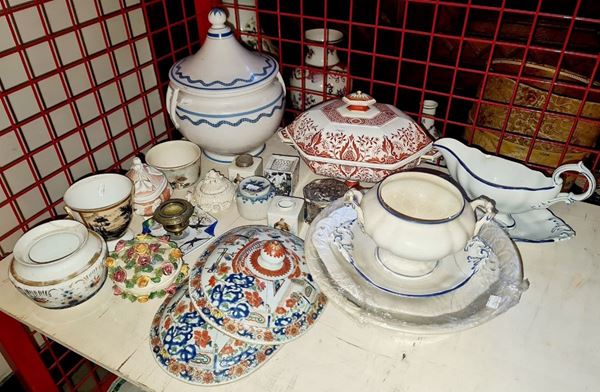 Lotto di oggetti in ceramica