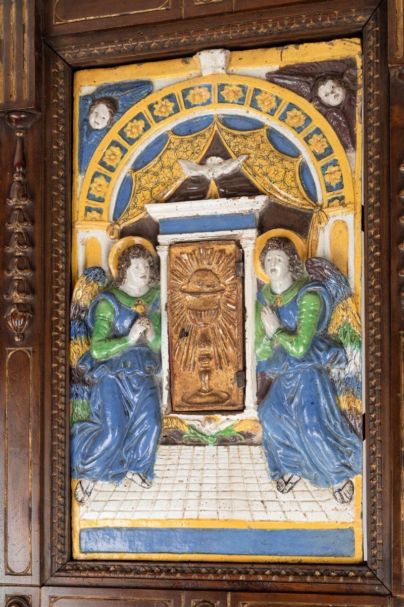 Ciborio Architettonico con Angeli Adoranti. Terracotta Invetriata Policroma. Giovanni della Robbi...