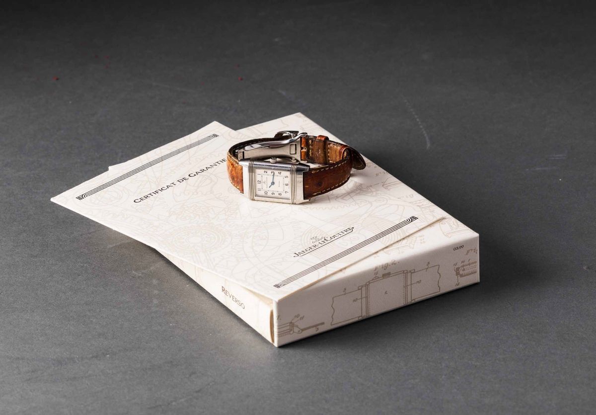 Jaeger Lecoultre - Reverso Lady in Acciaio al Quarzo con Quadrante Argentè Bitonale e Numeri Arab...