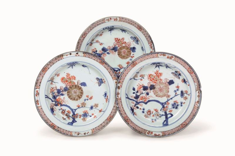 Lotto di dieci piatti Imari. Giappone, XIX secolo  - Asta Dimore Italiane - Cambi Casa d'Aste