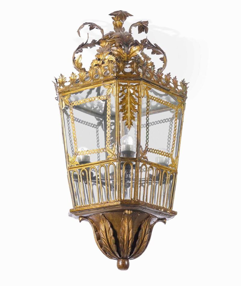 Lanterna in lamierino e legno dorato, XIX secolo  - Auction Italian Mansions - Cambi Casa d'Aste