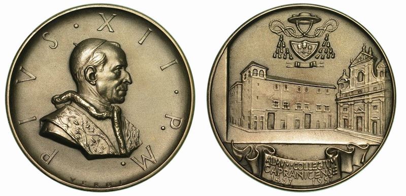 VATICANO. PIO XII, 1939-1958. Medaglia straordinaria 1957 per il 500° Anniversario dalla fondazione del Collegio Capranica.  - Auction Numismatics - Cambi Casa d'Aste