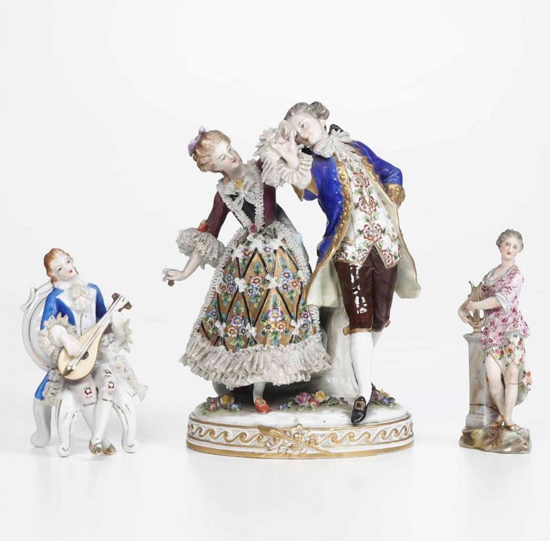 Un gruppo e due figurine in porcellana Manifatture diverse, XX secolo  - Asta Maioliche, Porcellane e Vetri | Cambi Time - Cambi Casa d'Aste