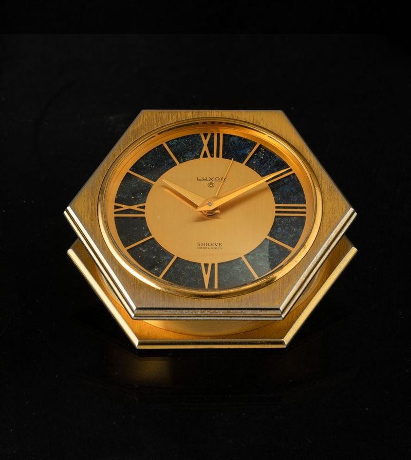 LUXOR - Pendolatta da tavolo esagonale in ottone dorato, carica manuale  - Auction For Men | Cambi Time - Cambi Casa d'Aste