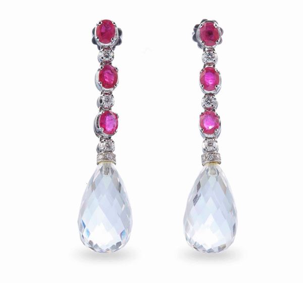 Orecchini pendenti con cristallo di rocca, rubini e piccoli diamanti