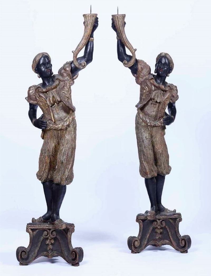 Coppia di mori reggicero in legno intagliato, laccato e dorato. XIX secolo  - Auction Italian Mansions - Cambi Casa d'Aste