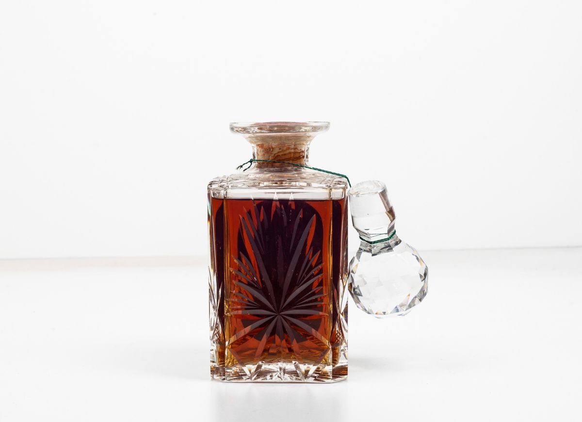 Glen Grant, Gordon & Macphail, Highland Malt Scotch Whisky 33 Years Old Decanter
