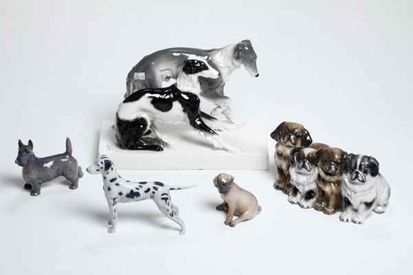 Due gruppi e tre figurine di cani XX secolo