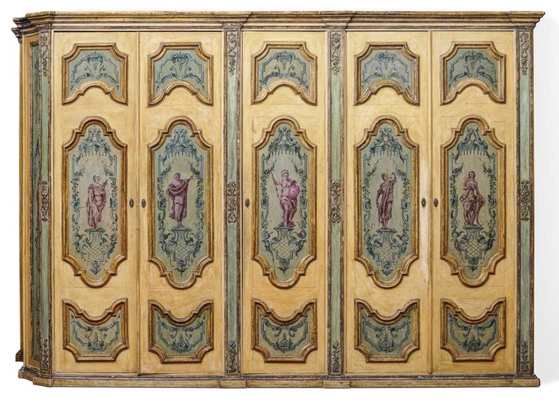 Grande armadio con ante in legno laccato, elementi antichi  - Auction Italian Mansions - Cambi Casa d'Aste