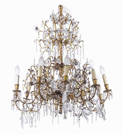 Lampadario a Dieci Luci in Bronzo con Pendenti in Cristallo. XIX Secolo