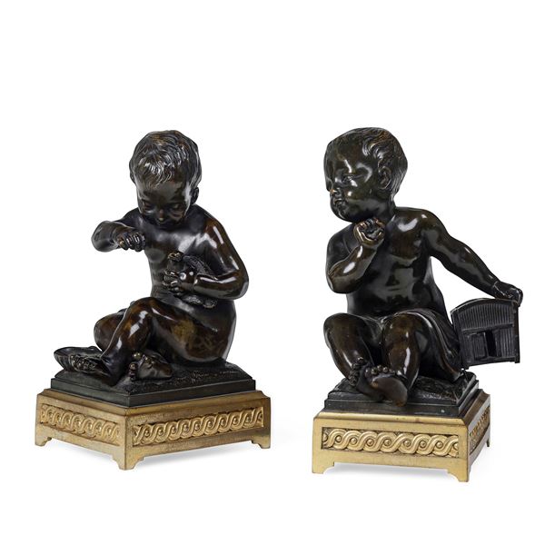 Coppia di sculture in bronzo fuso, patinato e dorato. Francia XIX-XX secolo, Da Jean-Baptiste Pigalle (1714-1785) Il bambino e l'uccellino Il bambino e la gabbia
