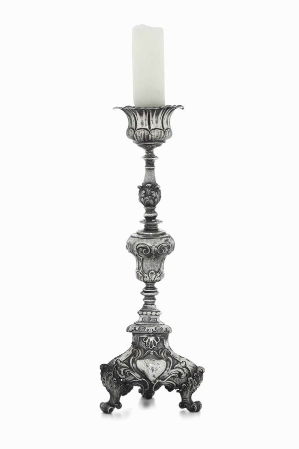 Candeliere in argento fuso, sbalzato e cesellato. Argenteria veneta del XVIII secolo