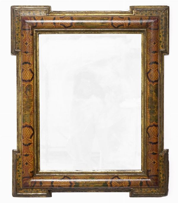 Specchiera in legno laccato e dorato. XIX secolo