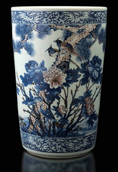 Grande Giardiniera in Porcellana a Decoro Blu e Rosso Ferro Sotto Smalto con Raffigurazione Natur...