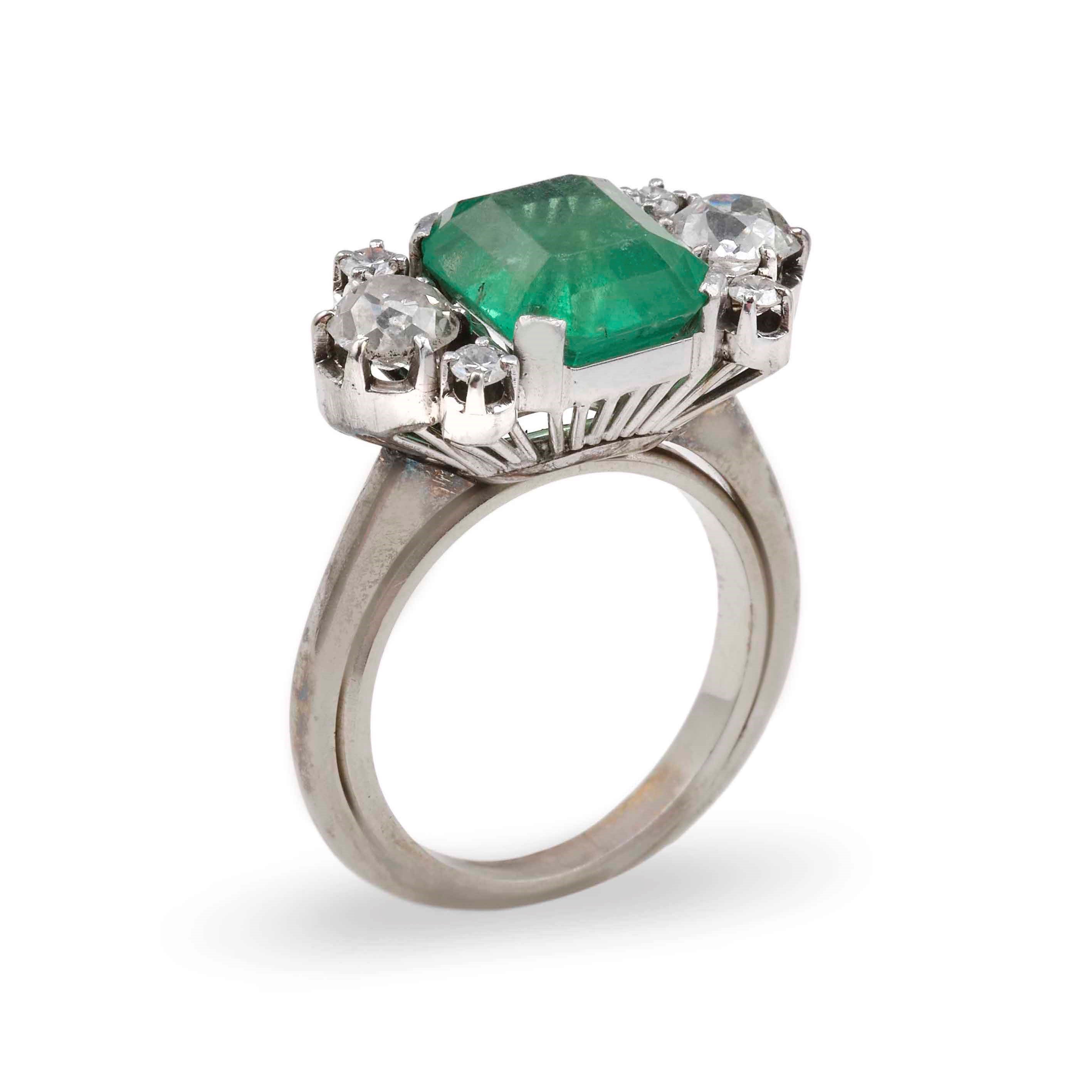 Anello con Smeraldo e Diamanti