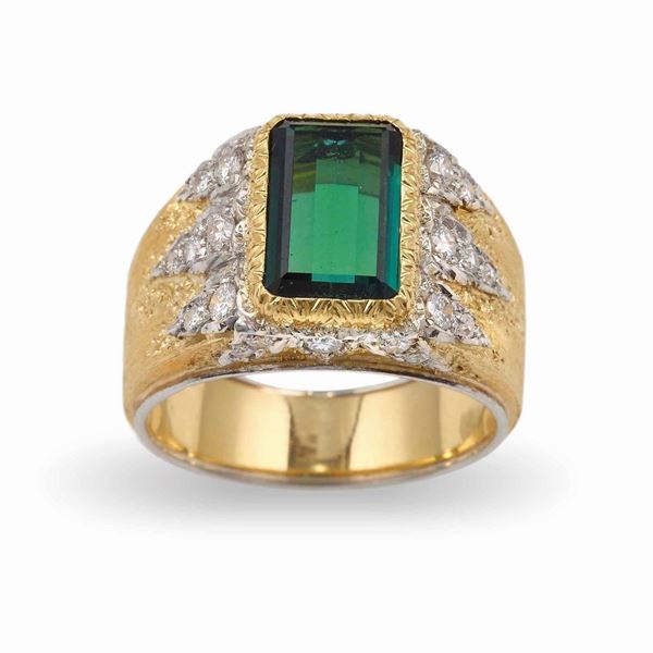 Green tourmaline and gold ring. Signed Buccellati