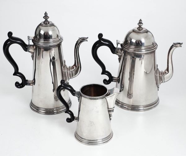 Servizio da tè e caffè in argento. Argenteria italiana del XX secolo. Argentiere Ricci & C., Alessandria