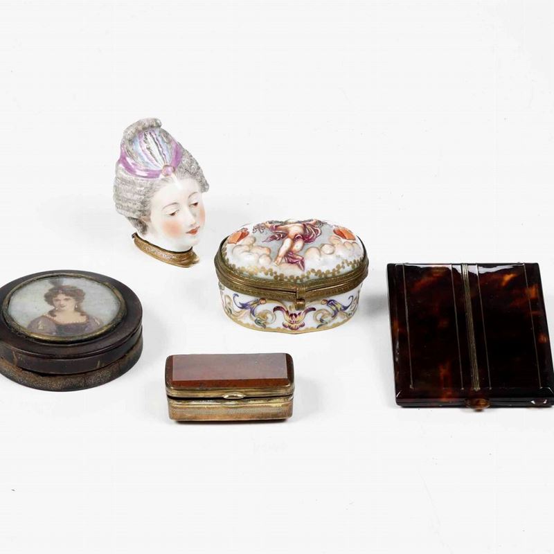 Lotto di cinque scatoline, XIX e XX secolo  - Auction Ceramics - Cambi Casa d'Aste