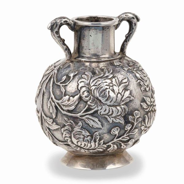 Silver little vase. Signed M. Buccellati
