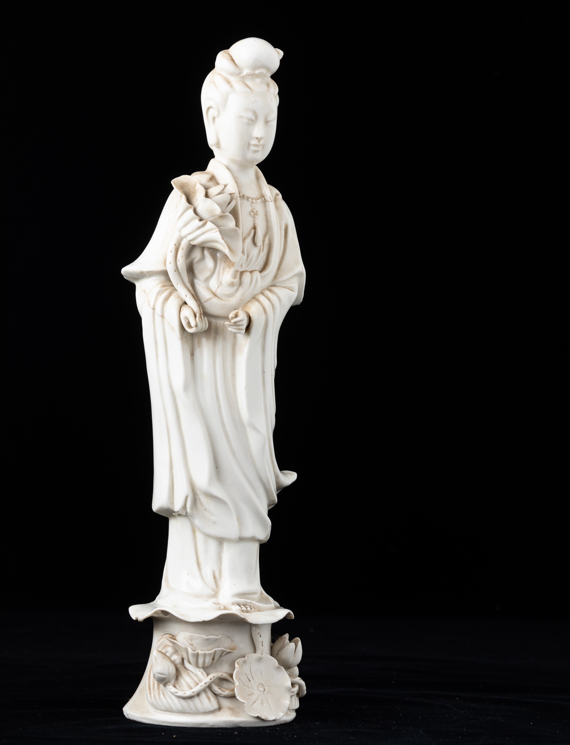 Figura di Guanyin in Porcellana Blanc De Chine, Cina, XX Secolo