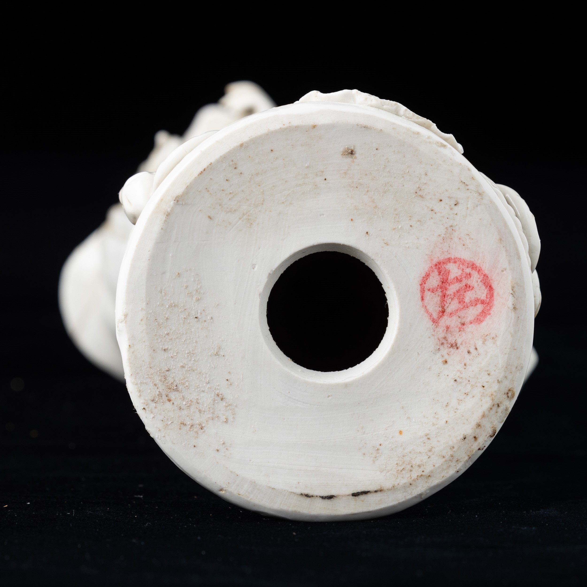 Figura di Guanyin in Porcellana Blanc De Chine, Cina, XX Secolo