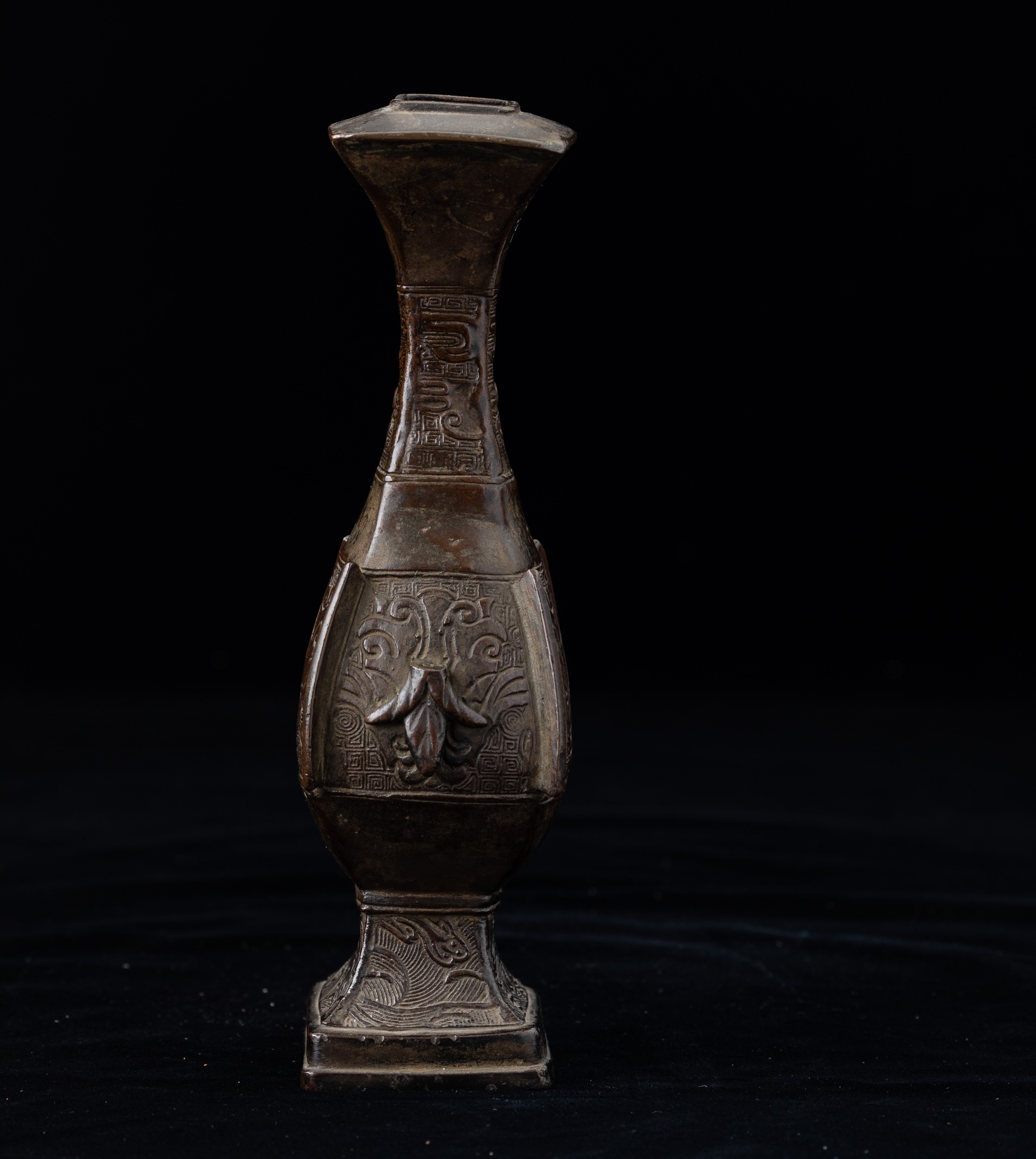 Vaso in Bronzo con Decori D'ispirazione Arcaica Incisi e a Rilievo, Cina, Dinastia Ming, XVII Sec...