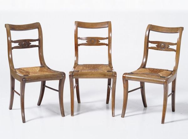 Gruppo di tre sedie con schienale a cartella intagliata,  XIX secolo