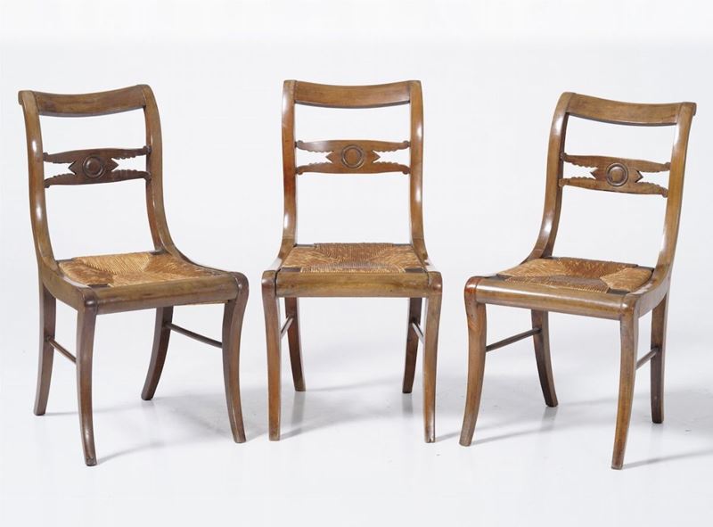 Gruppo di tre sedie con schienale a cartella intagliata, <BR>XIX secolo  - Asta Antiquariato gennaio - Cambi Casa d'Aste