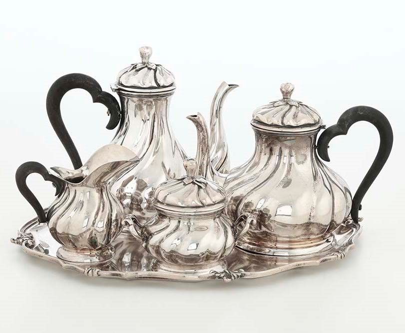 Servizio da Tè e Caffè in Argento. Argenteria Artistica Milanese del XX Secolo. Marchio di Titolo...