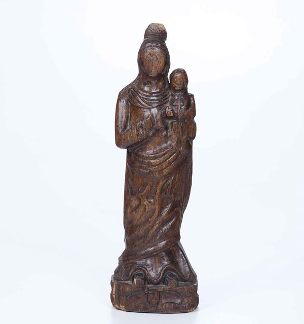 Madonna con bambino in legno scolpito