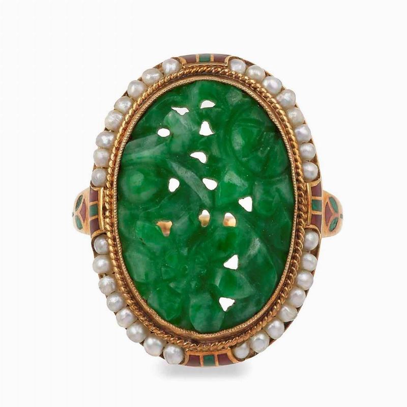 Carved greenstone, pearl, enamel and gold ring  - Auction Fine and Coral Jewels - Cambi Casa d'Aste