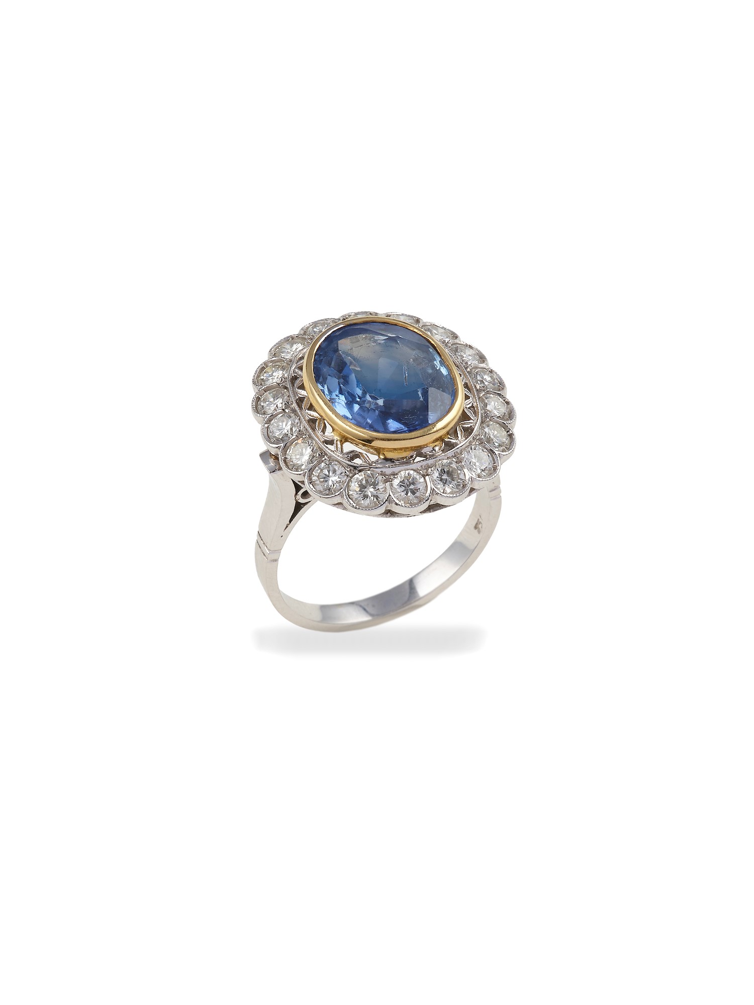 Anello con zaffiro dello Sri Lanka da 7,78 ct e diamanti a contorno, in oro bianco e oro giallo 7...