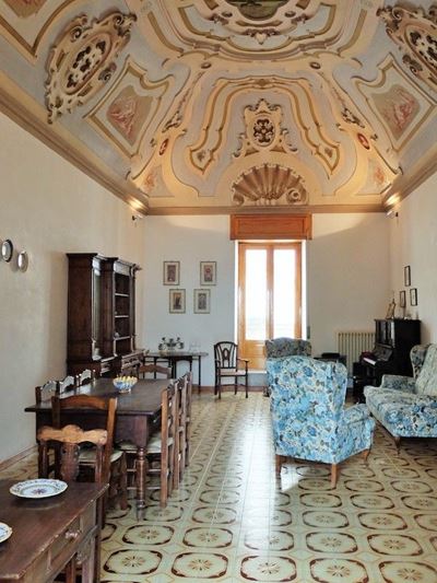 Soggiorno in Palazzo del XVIII Secolo a Martina Franca (ta)