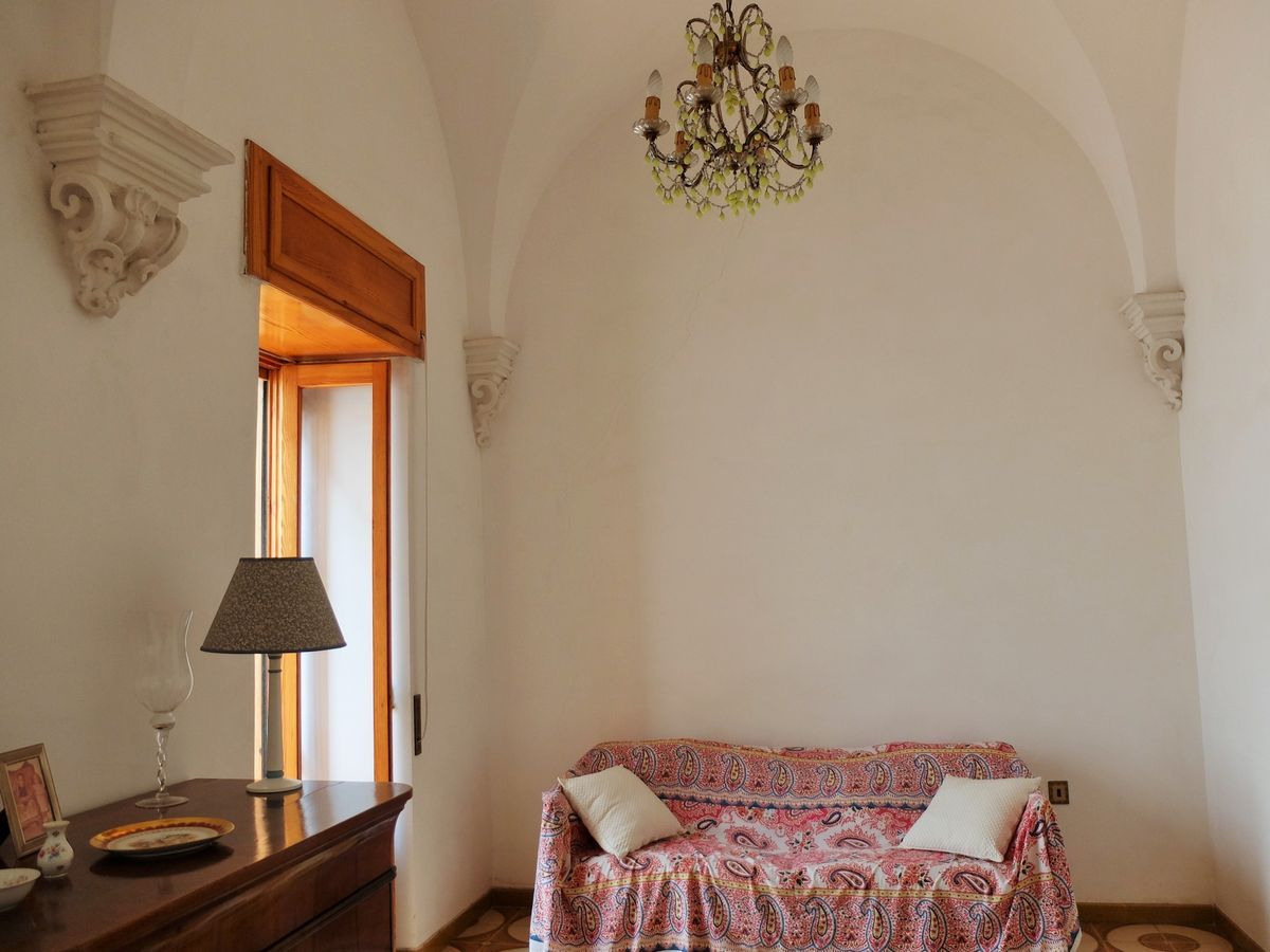 Soggiorno in Palazzo del XVIII Secolo a Martina Franca (ta)