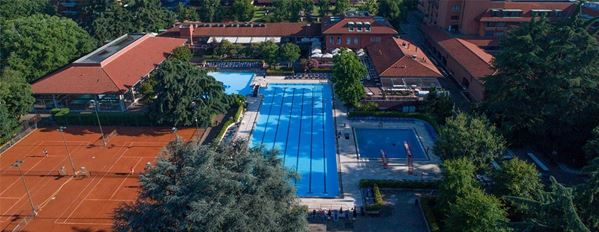 Corso di nuoto presso lo Sporting di Milano 2 